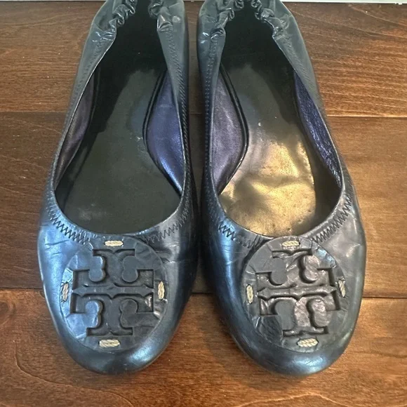 Tory Burch Blue Flats with Signature Logo - Picture 3 of 8